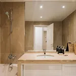 Azzurra - 2 Bedrooms And Parking In Avenidas Novas *