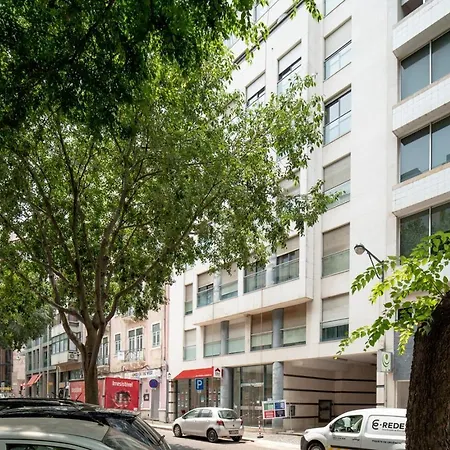 Azzurra - 2 Bedrooms And Parking In Avenidas Novas Lisbona