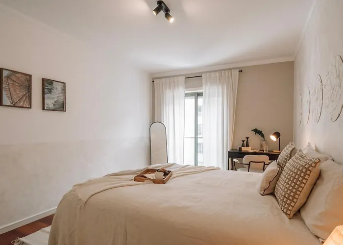 Azzurra - 2 Bedrooms And Parking In Avenidas Novas *