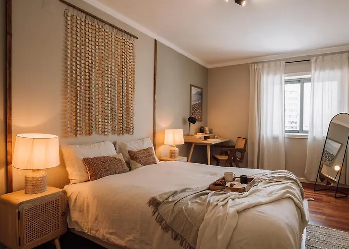 Azzurra - 2 Bedrooms And Parking In Avenidas Novas Lisbona
