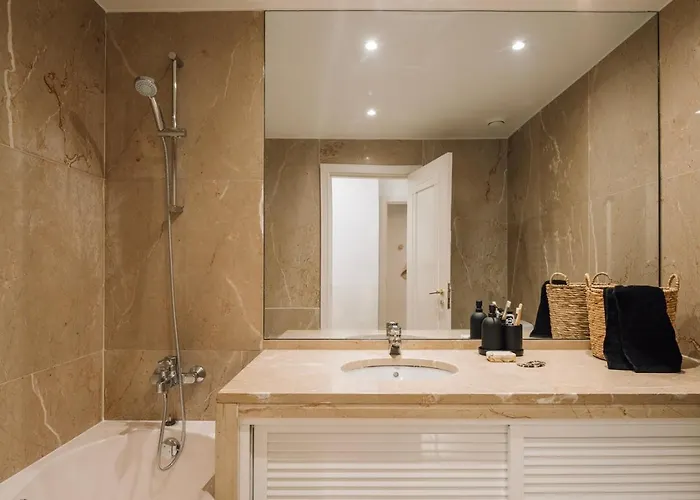 Azzurra - 2 Bedrooms And Parking In Avenidas Novas *