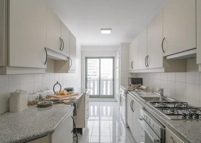 Azzurra - 2 Bedrooms And Parking In Avenidas Novas Lejlighed