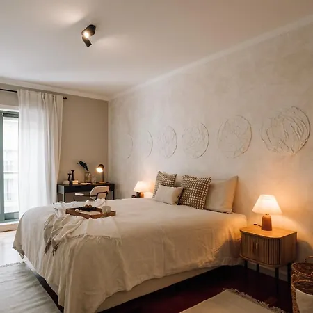 Azzurra - 2 Bedrooms And Parking In Avenidas Novas דירה *